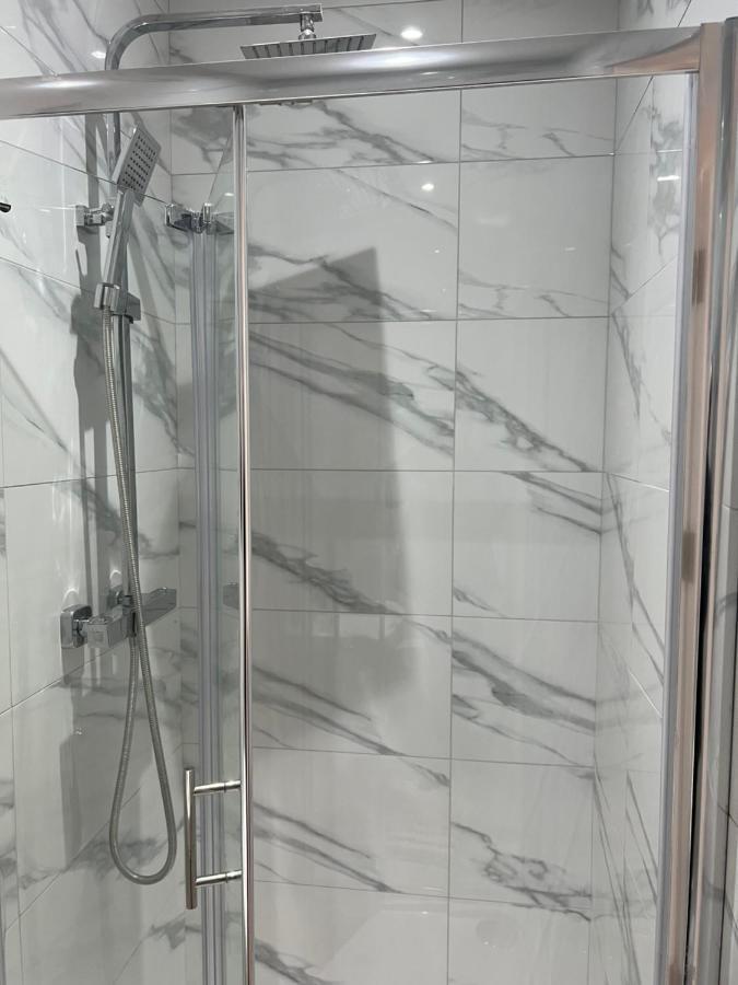 Park View Serviced Apartment - Next To Northolt Tube Station - Near Central London & Wembley 외부 사진