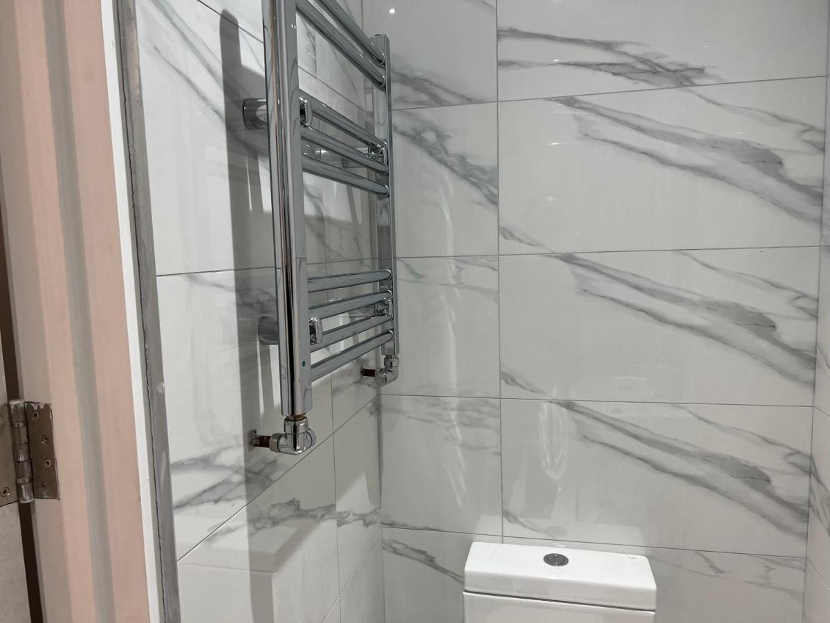 Park View Serviced Apartment - Next To Northolt Tube Station - Near Central London & Wembley 외부 사진