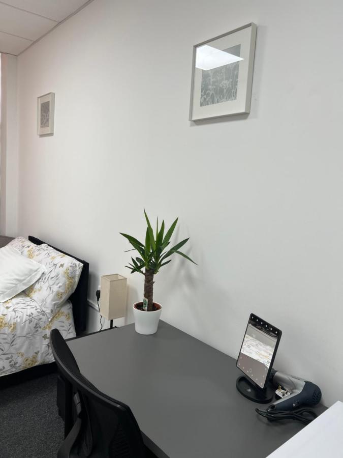 Park View Serviced Apartment - Next To Northolt Tube Station - Near Central London & Wembley 외부 사진