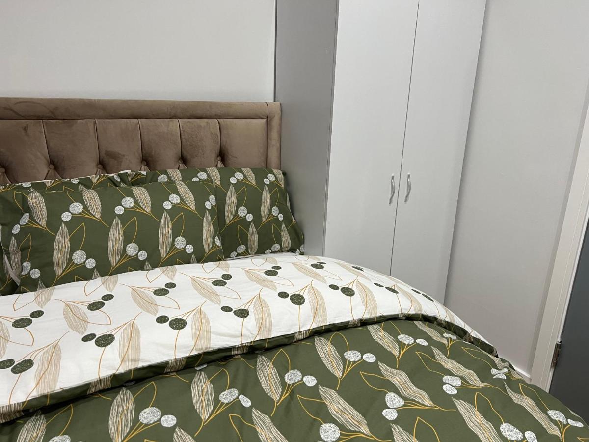 Park View Serviced Apartment - Next To Northolt Tube Station - Near Central London & Wembley 외부 사진