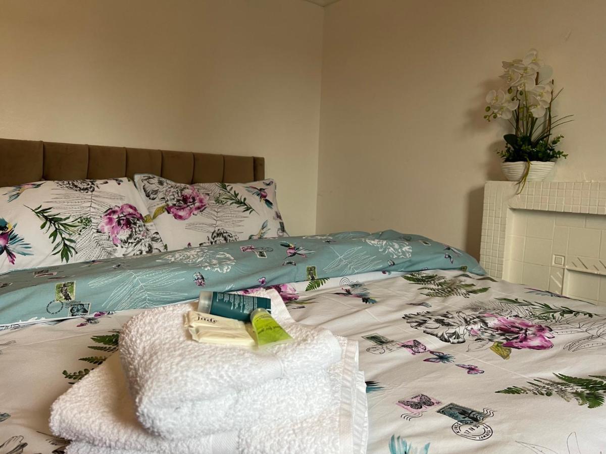 Park View Serviced Apartment - Next To Northolt Tube Station - Near Central London & Wembley 외부 사진