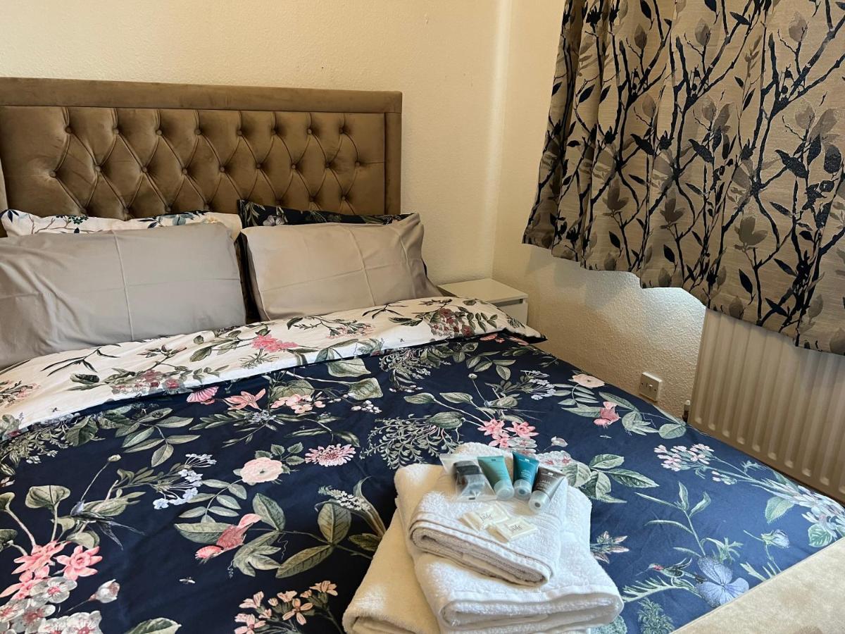 Park View Serviced Apartment - Next To Northolt Tube Station - Near Central London & Wembley 외부 사진